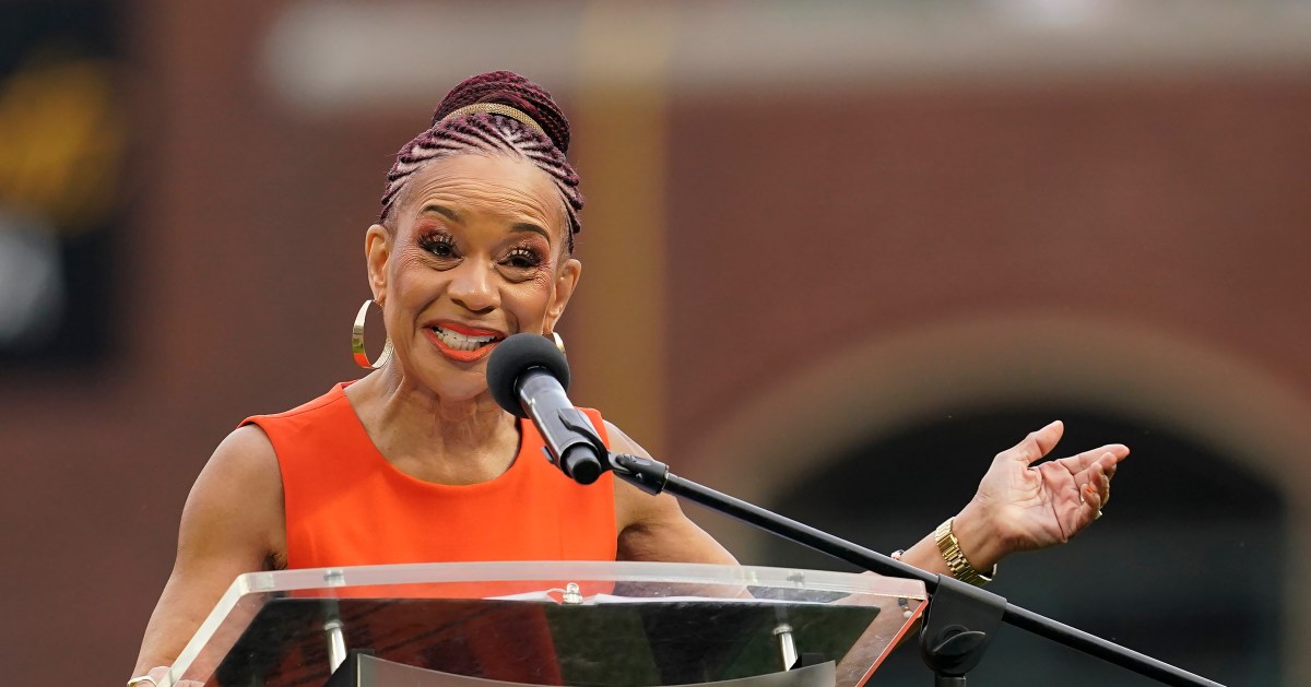 Giants honor Renel Brooks-Moon's legendary career in silence