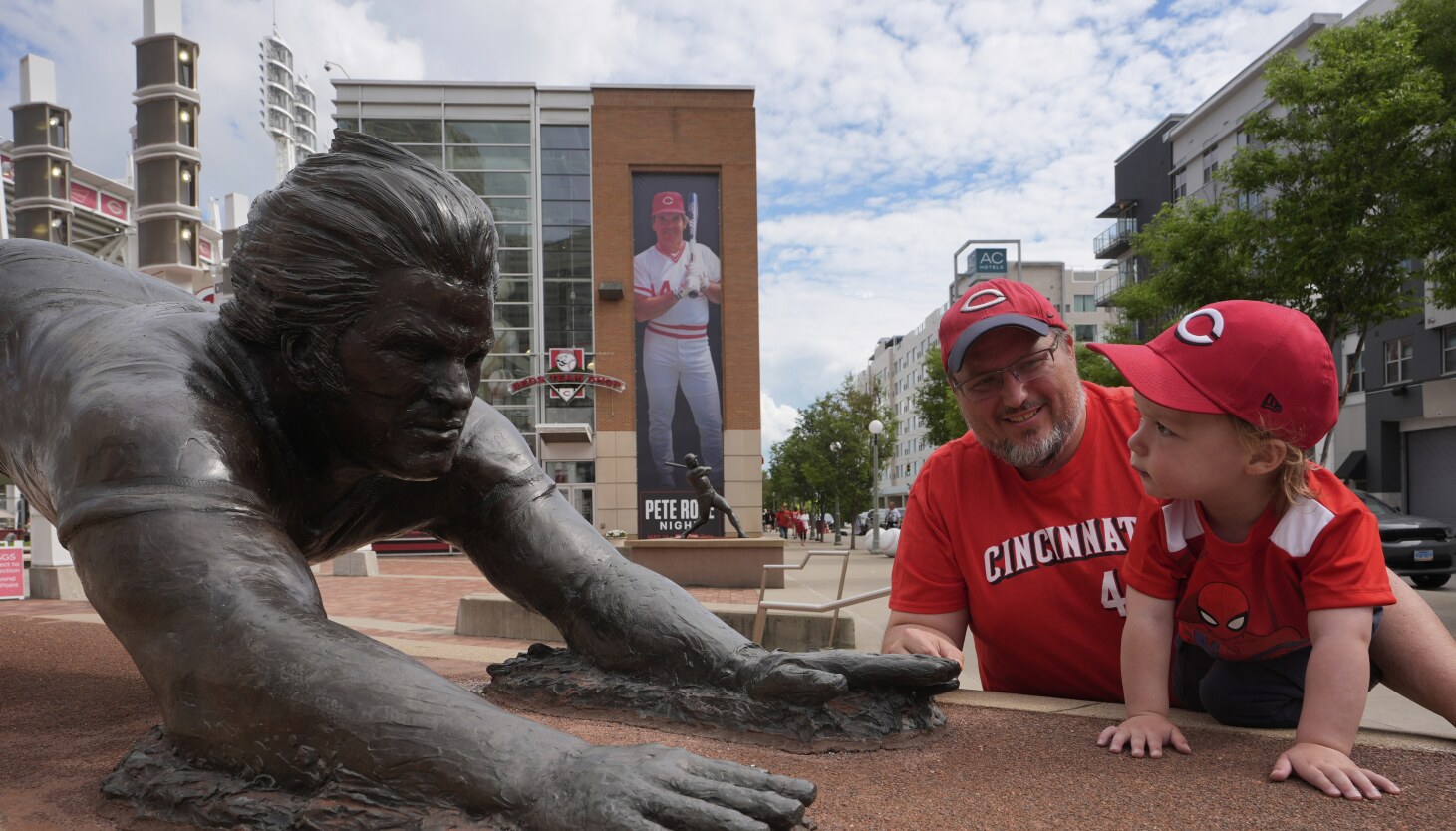 White Sox welcome reinstatement of Pete Rose, Shoeless Joe: 'Put him in the Hall of Fame'