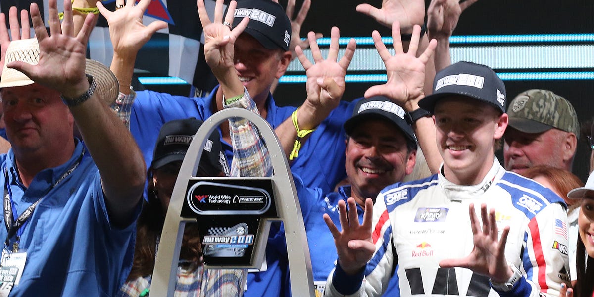 Zilisch Wins Fourth Consecutive NASCAR Xfinity Race, NXS Playoff Field Set; Hamlin on Cup Pole; Sunday's TV Schedule