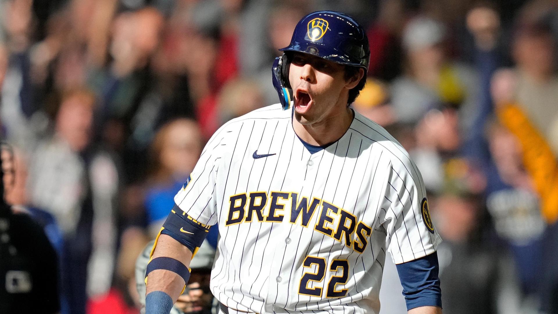 Christian Yelich homers to cap a 6-run rally in the 8th inning as Brewers beat White Sox 9-7