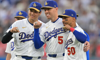 Dodgers hand out World Series rings, featuring Game 7 dirt from Blue Jays' stadium