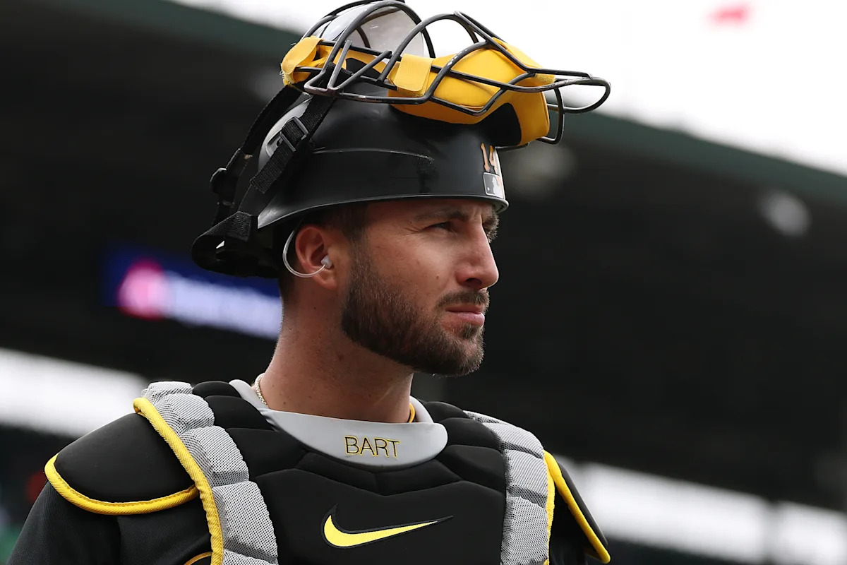 Braves trade for catching depth, adding Joey Bart from Pirates