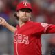 Jacob deGrom overcomes early struggles to earn win on his birthday