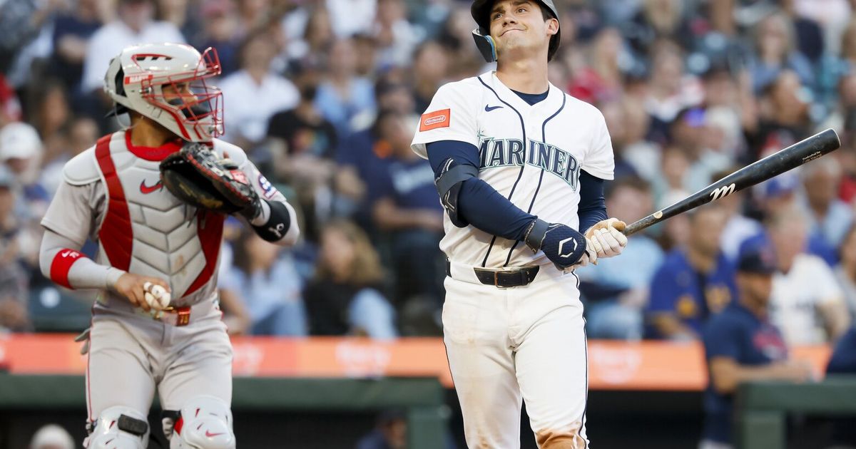 Mariners muster only two hits in lackluster loss to Red Sox