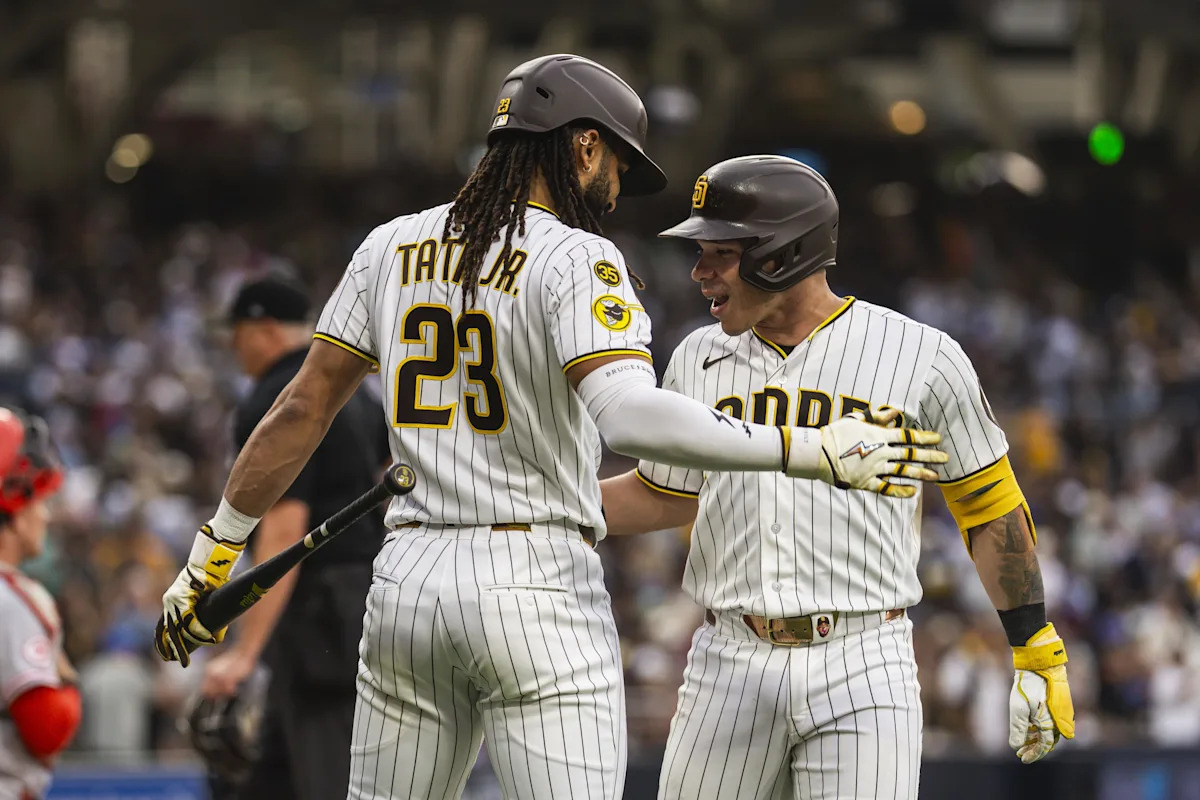 Padres get much-needed win against struggling Reds club