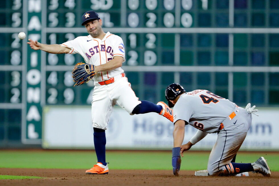 Tigers outfielder Wenceel Perez injured in freak accident