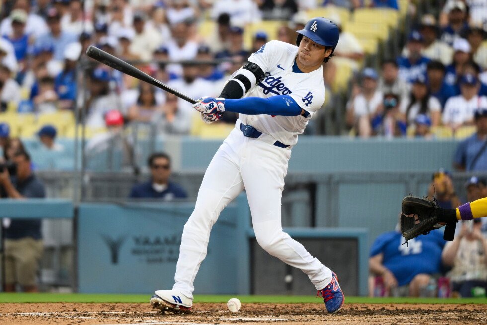 Diamondbacks overcome Ohtani's 22nd homer, beat sloppy Dodgers 5-3 for 3-game sweep