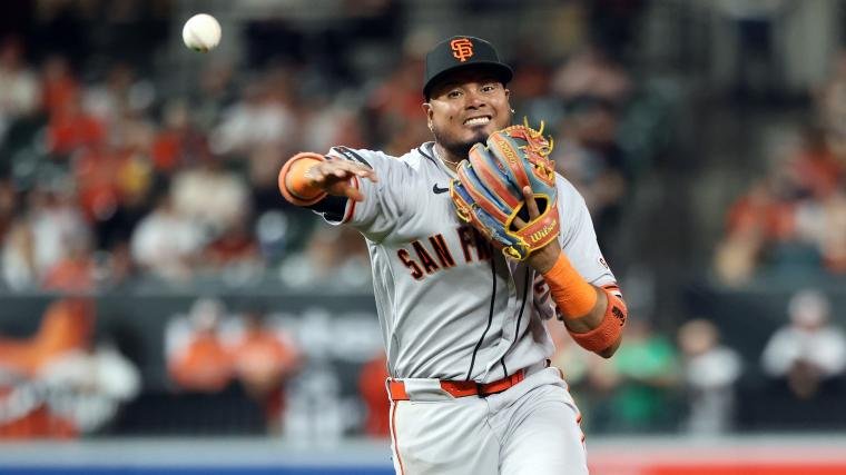 Giants' 4X All-Star, trade chip is 'one hundred percent' staying at second base