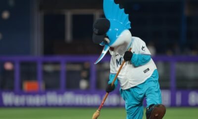 Mariners pay for their mistakes, get swept in Miami