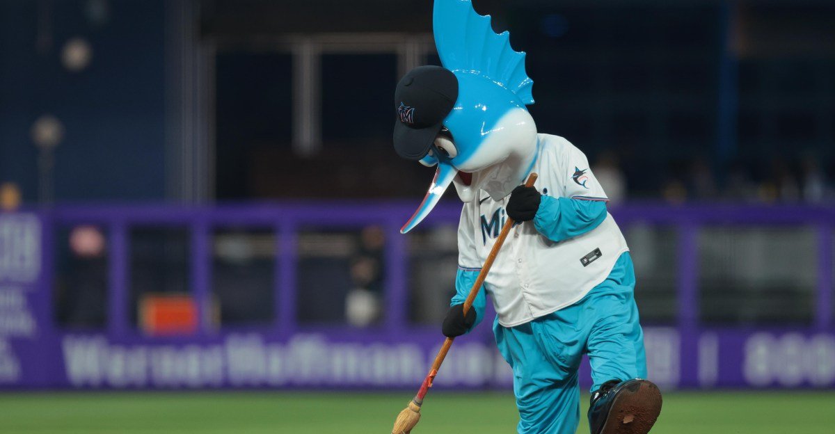 Mariners pay for their mistakes, get swept in Miami