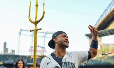 Mariners wait out Giants, win 4-3 in extras