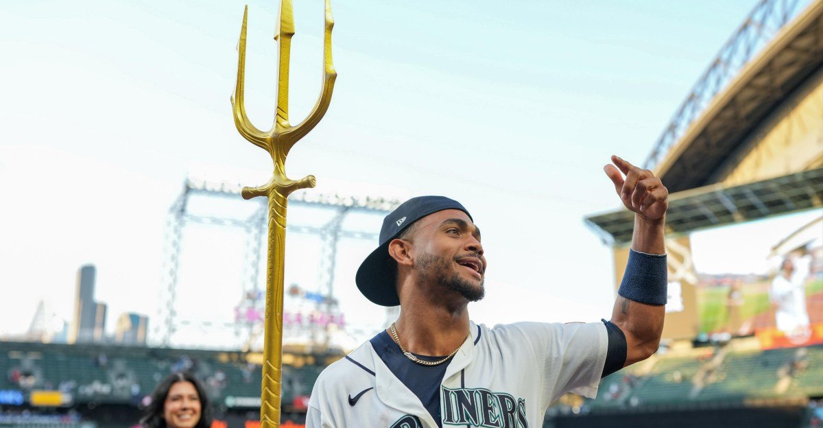 Mariners wait out Giants, win 4-3 in extras