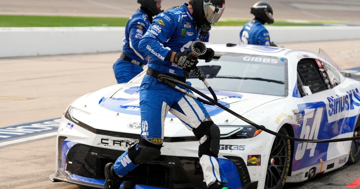 Drivers are scrambling for spots in NASCAR's Chase as the end of the regular season nears :: WRAL.com