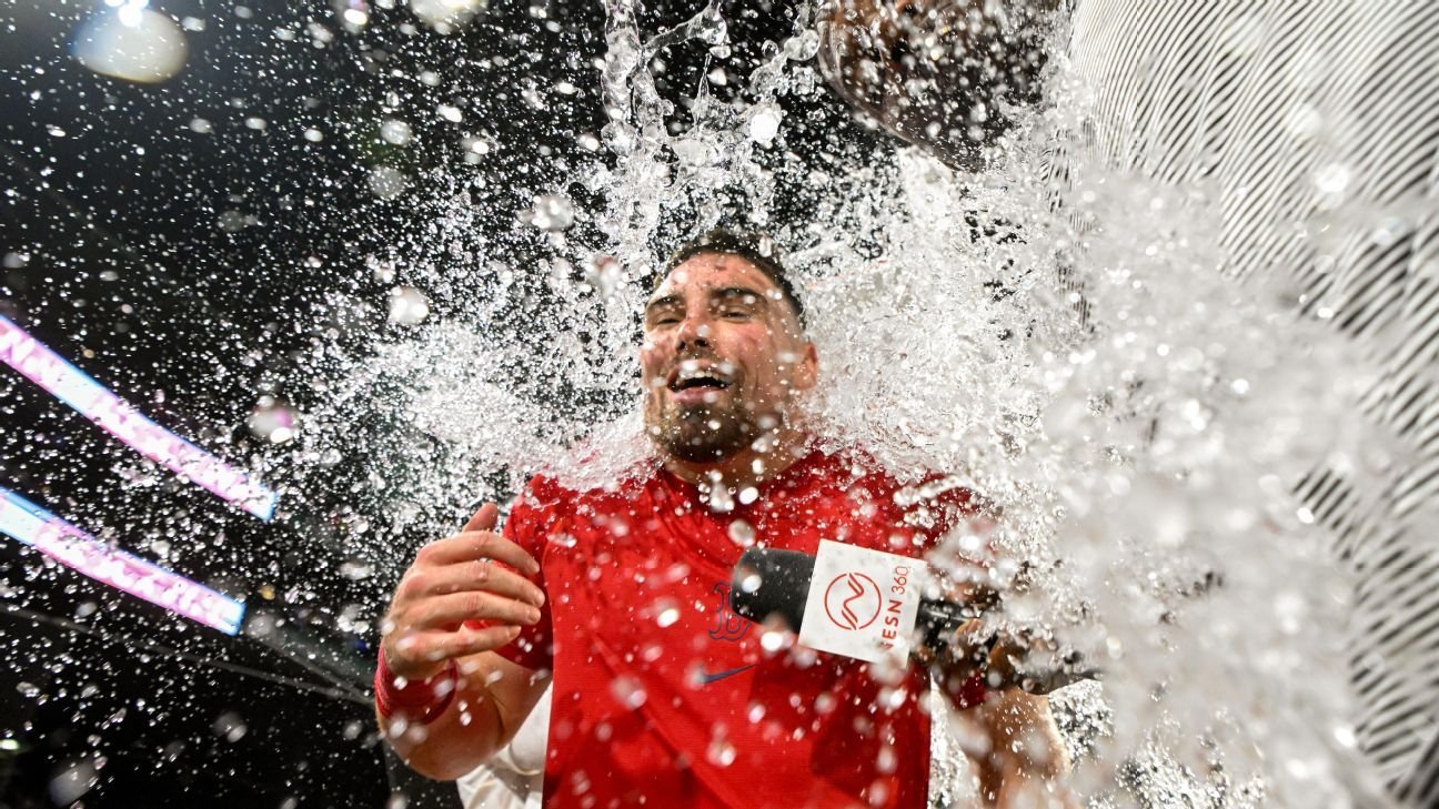 Repeated Red Sox rallies result in dramatic win vs. White Sox