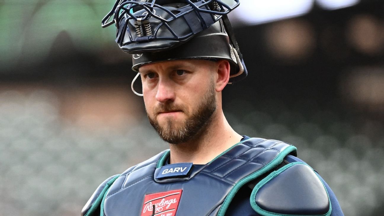 Seattle Mariners release C Mitch Garver, OF Rob Refsnyder